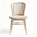 Chaise en bois avec assise rembourrée en tissu beige et dossier en cannage 45 x 45 x 80cm